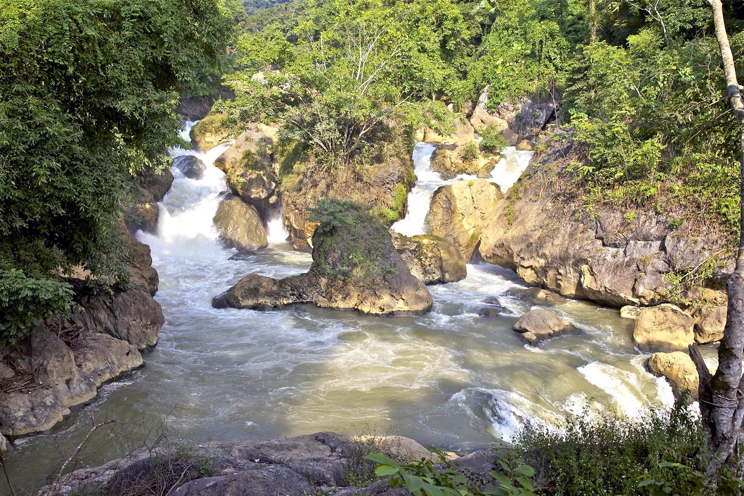 Dau Dang Waterfall Vietnam